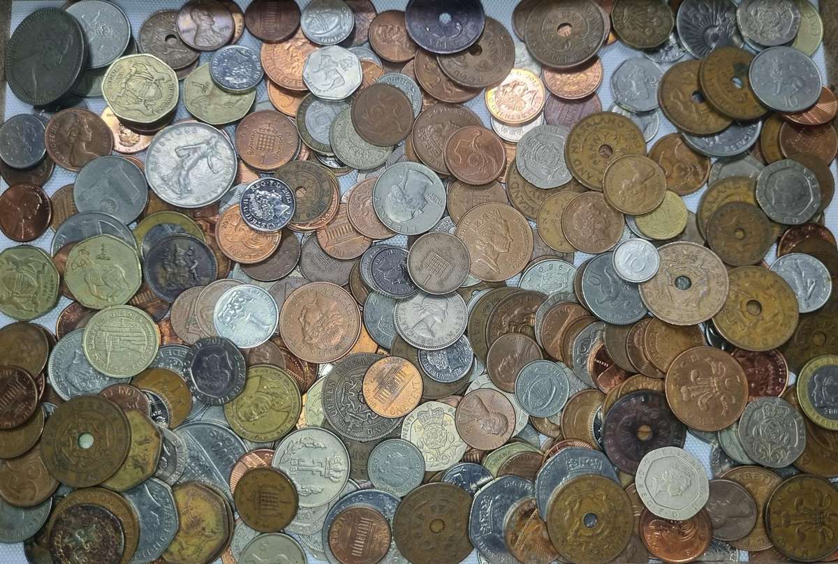 1,5KG Various World Mix Coins in Sealed Plastic Container (1502g)