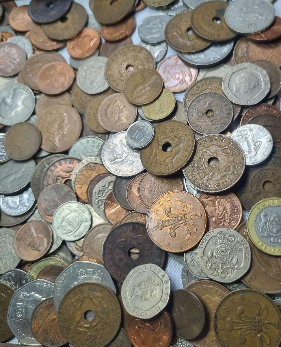 1,5KG Various World Mix Coins in Sealed Plastic Container (1502g)