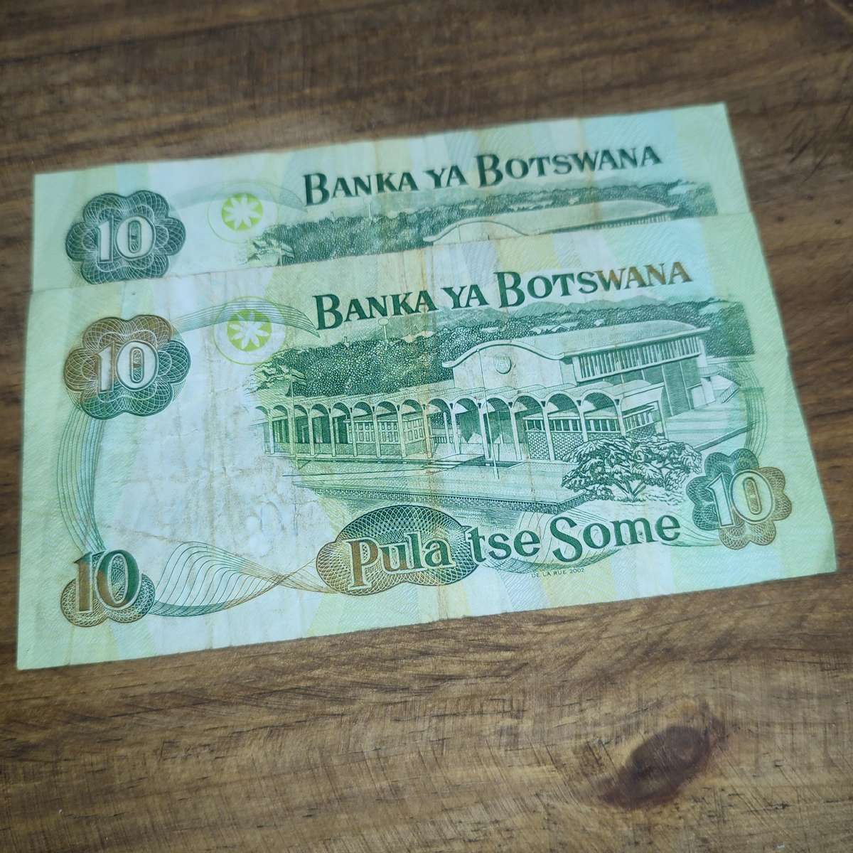 10 PULA (BANK OF BOTSWANA) NOTES - CIRCULATED