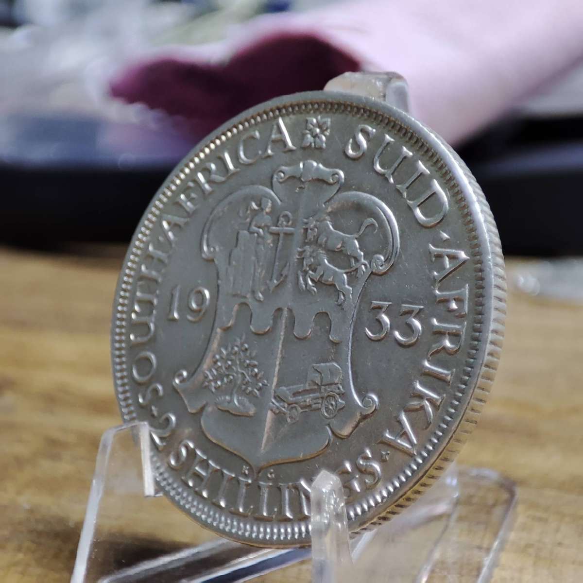 1933 TWO SHILLINGS (2 SHILLINGS) - RARE AND STUNNING CONDITION!