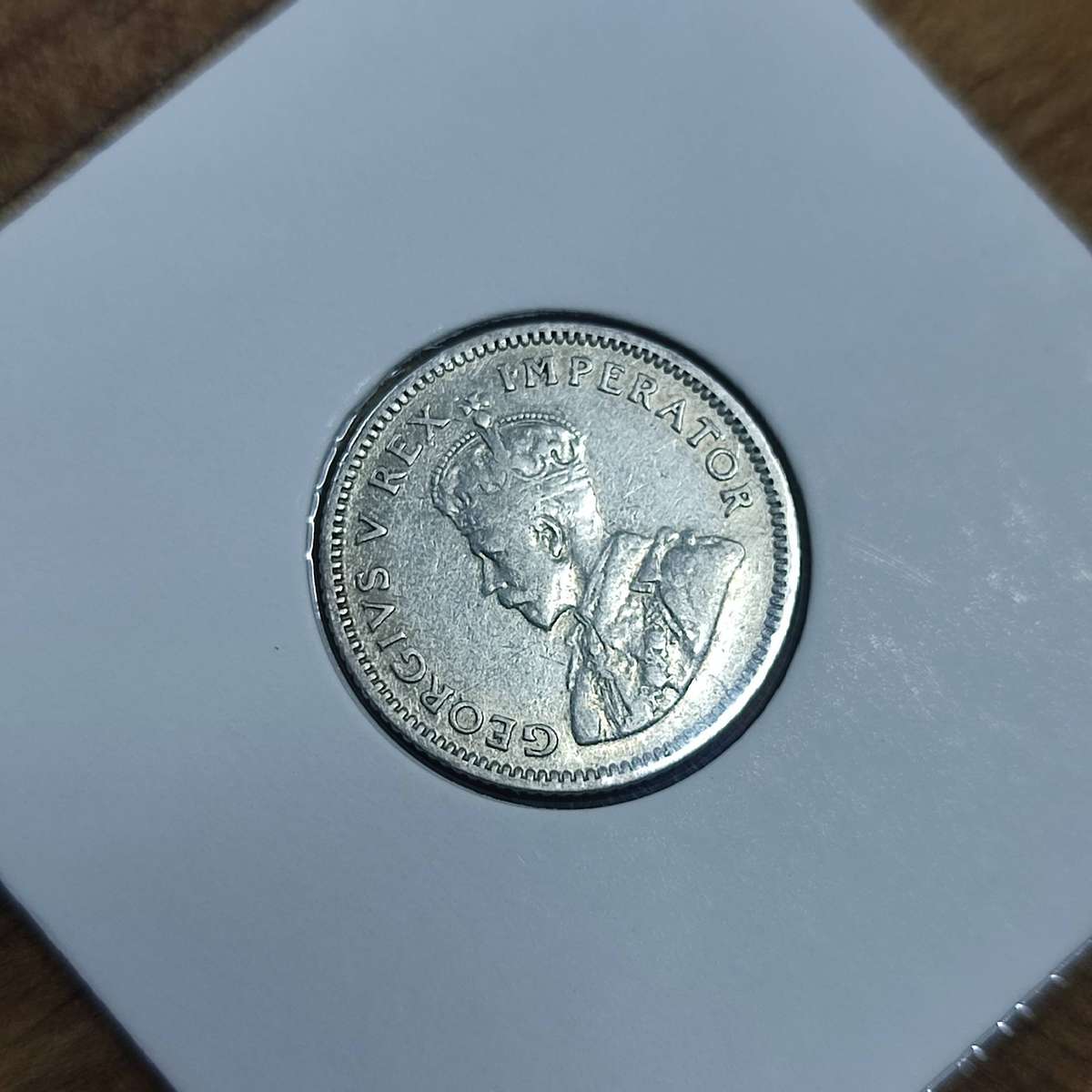 1933 SIXPENCE - GOOD CONDITION!