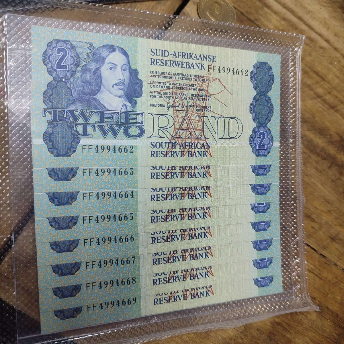 8 X R2 - G de Kock Bank Notes Vacuum-sealed in Sequence With Prefix FF