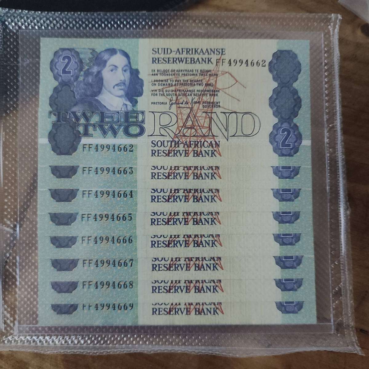 8 X R2 - G de Kock Bank Notes Vacuum-sealed in Sequence With Prefix FF