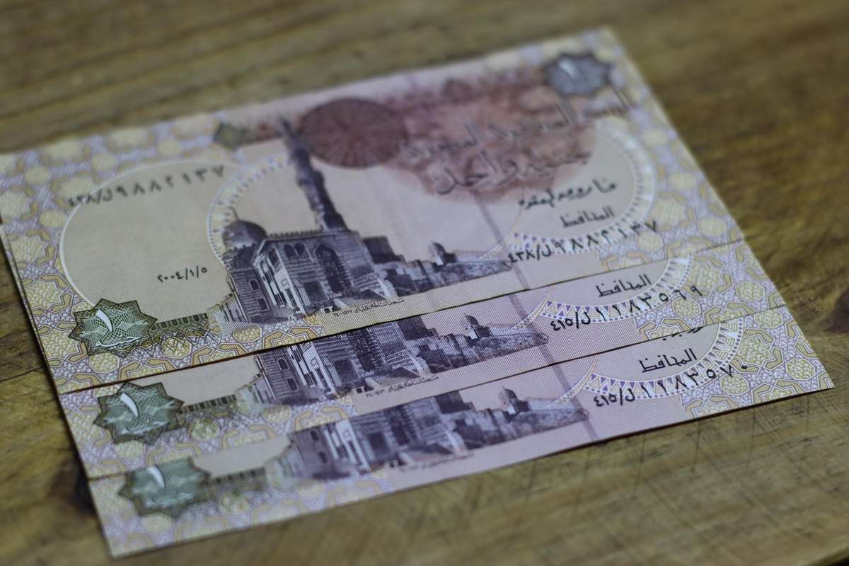 One Pound - Egypt (UNC) Crisp Notes - Bid to take all 3