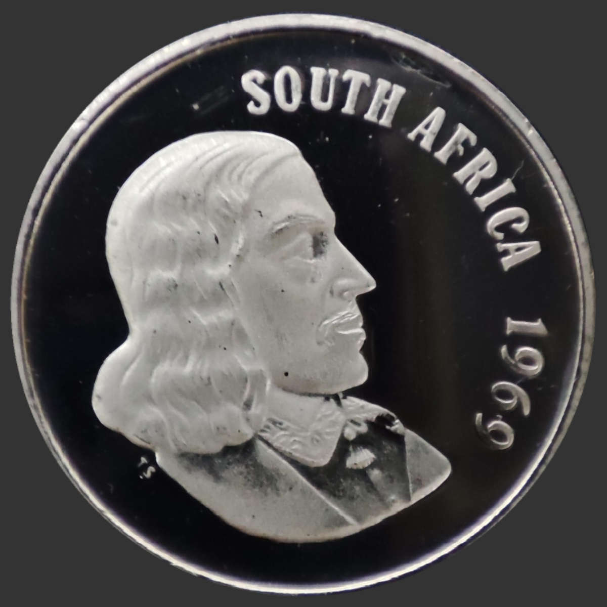 1969 50 CENT (ENGLISH) PROOF COIN - ONLY 12,000 MINTED