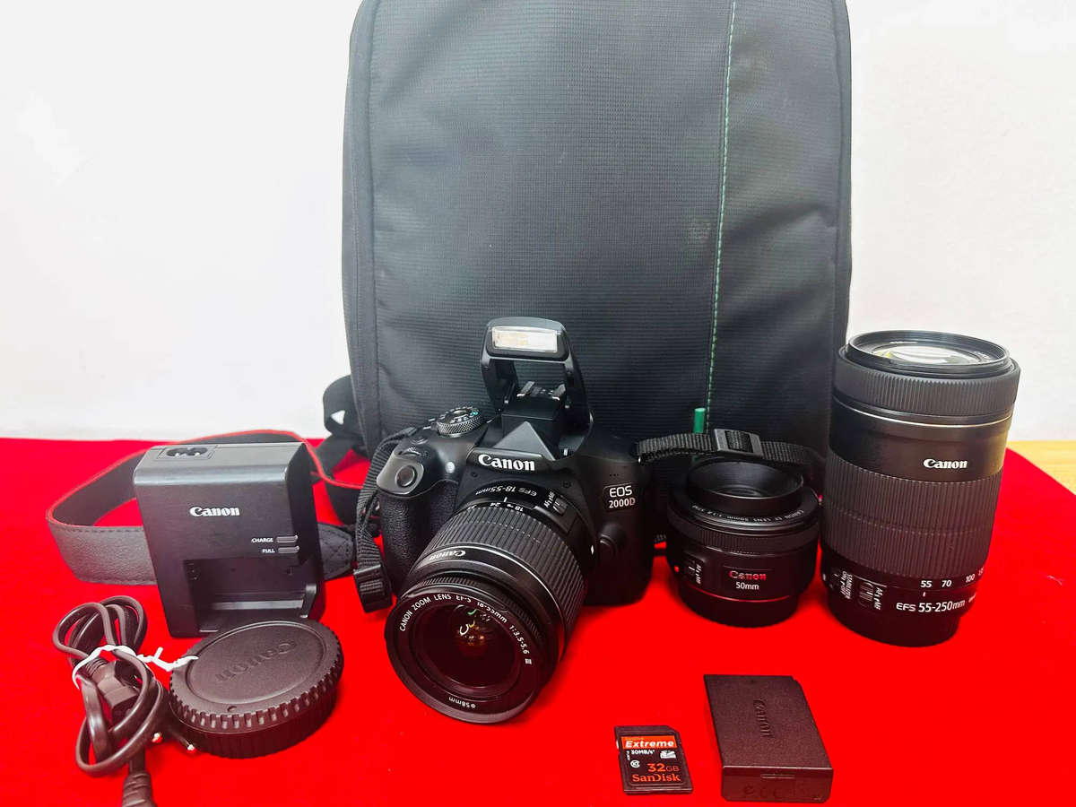 Canon EOS2000D with 3x Lens + Bag and accessories