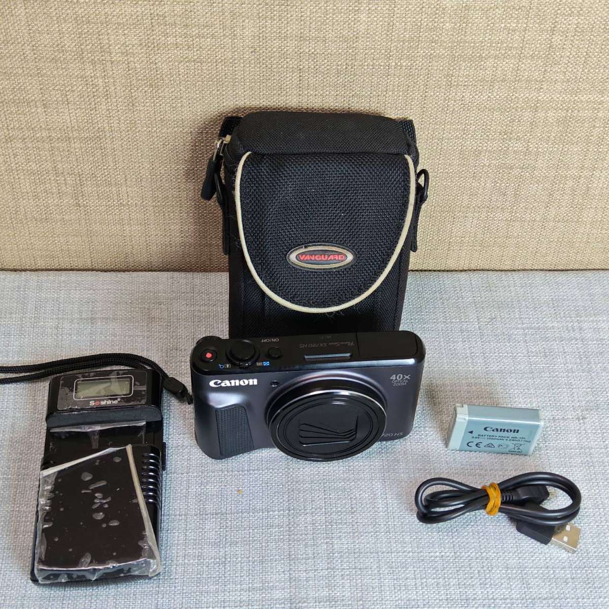 Canon PowerShot SX720 HS  40x Zoom Travel Camera Kit