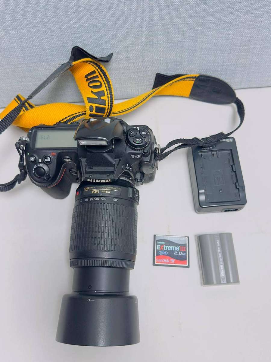 Nikon D300 DSLR Camera Kit