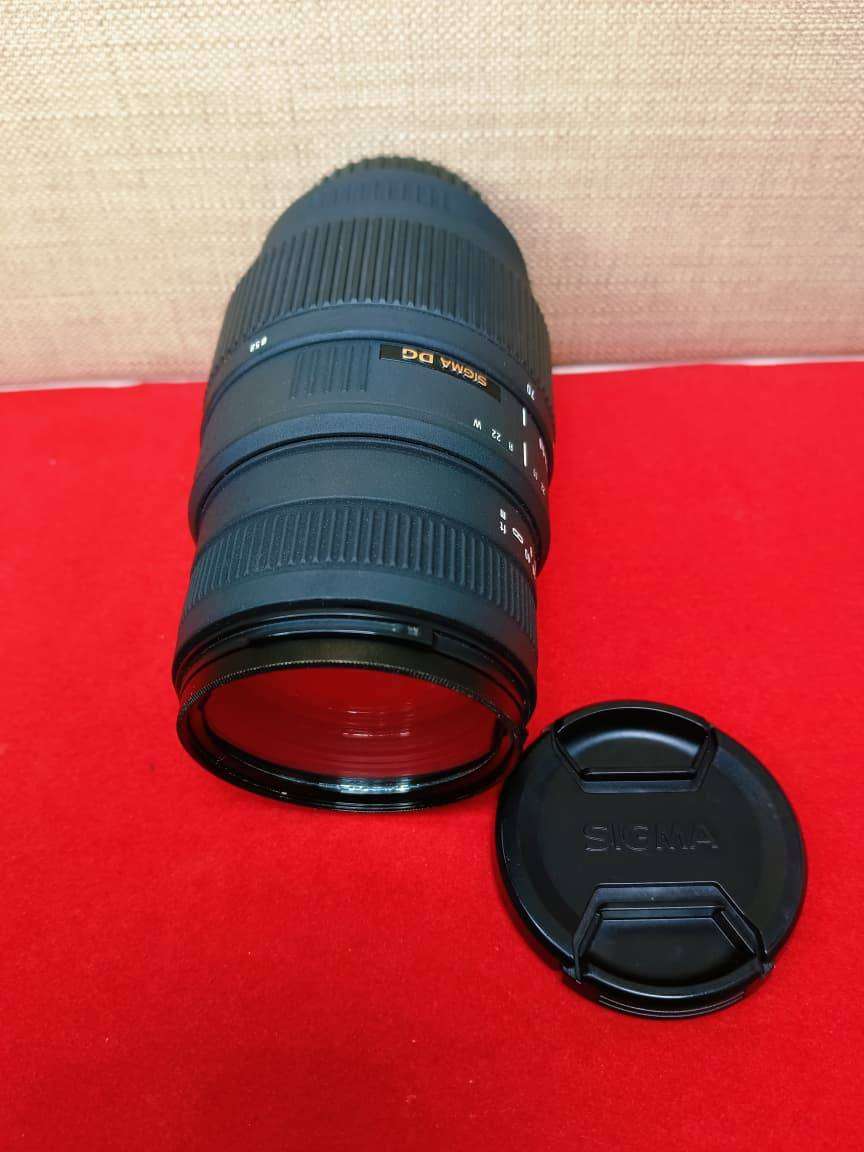 Sigma DG 70-300mm f/4-5.6 Telephoto Zoom Lens  Canon EF Mount