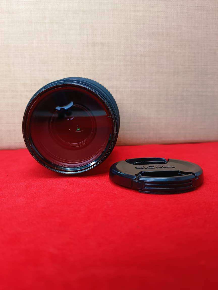 Sigma DG 70-300mm f/4-5.6 Telephoto Zoom Lens  Canon EF Mount