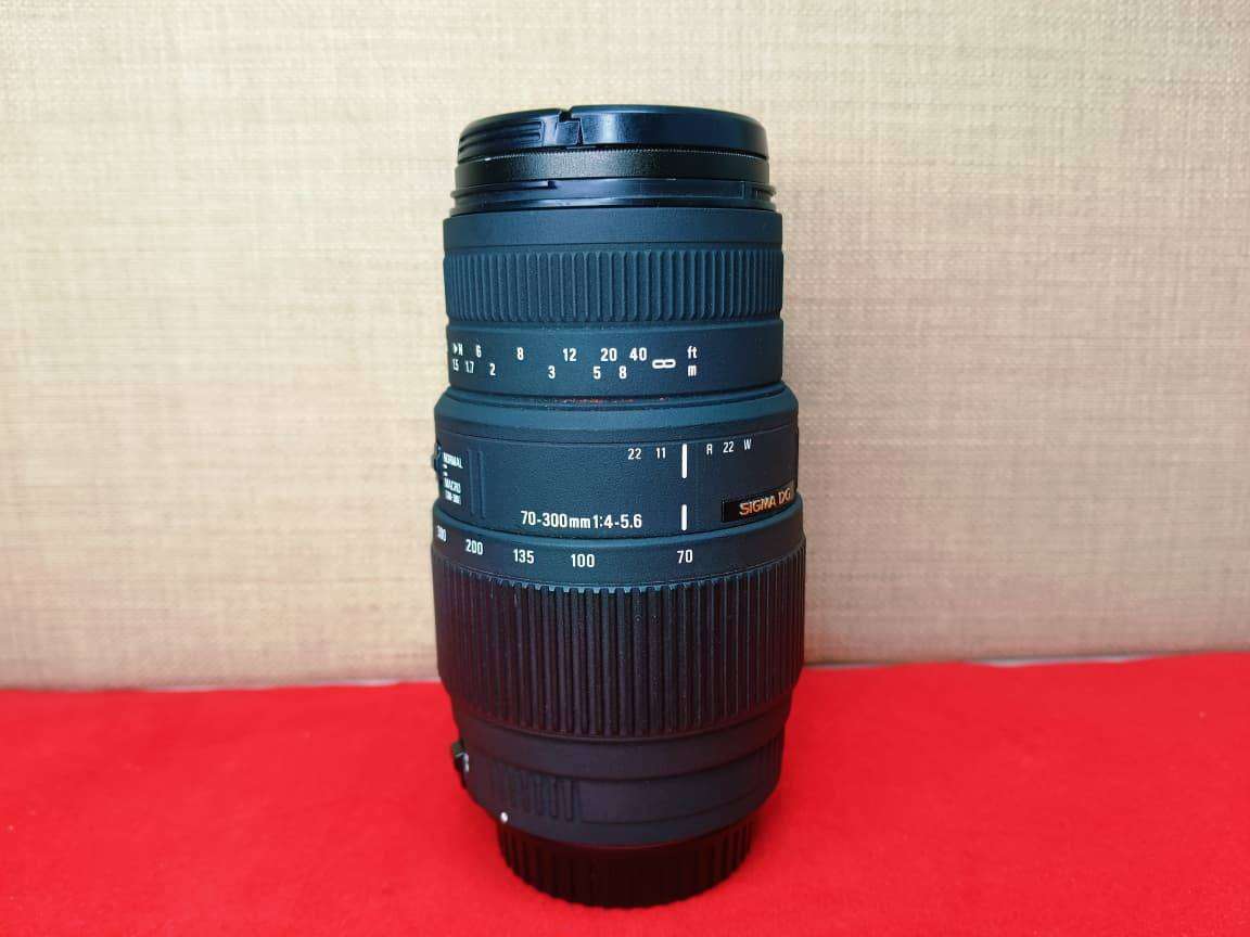 Sigma DG 70-300mm f/4-5.6 Telephoto Zoom Lens  Canon EF Mount
