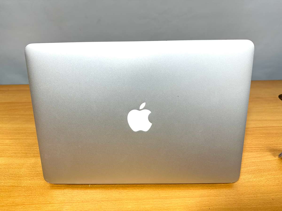 Apple MacBook Air 2017 Core i5 128GB SSD 8GB RAM 13" Display
