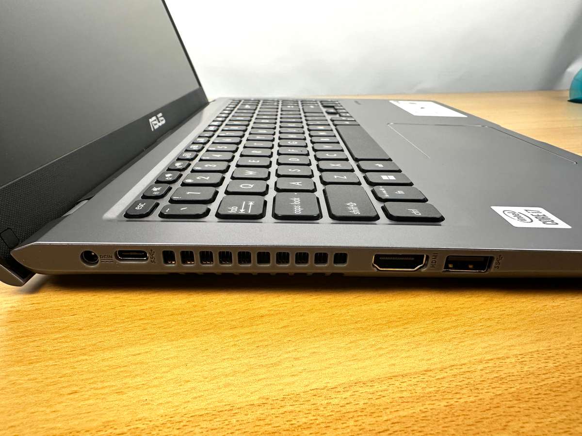 ASUS X515J  Core i7-1065G7 1,50 GHz  8GB Ram  512GB SSD  15,6" Intel Iris xe Plus Graphics Display