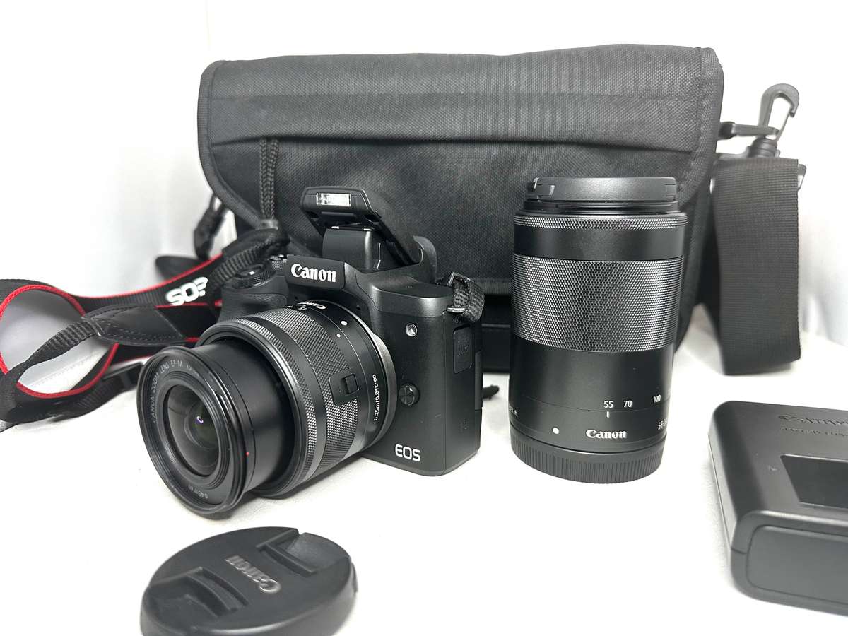 Canon EOS M50 Mirrorless camera with 2 Lens & accessories