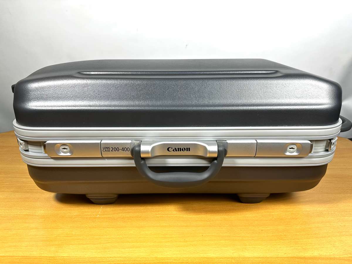 Canon EF 200-400mm f4 L IS USM Extender 1.4x Lens Front