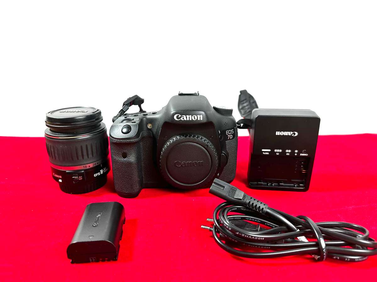 Canon EOS 7D DSLR camera with lens & Accessories  * Canon EOS 7D DSLR Body * Canon 18-55mm kit len