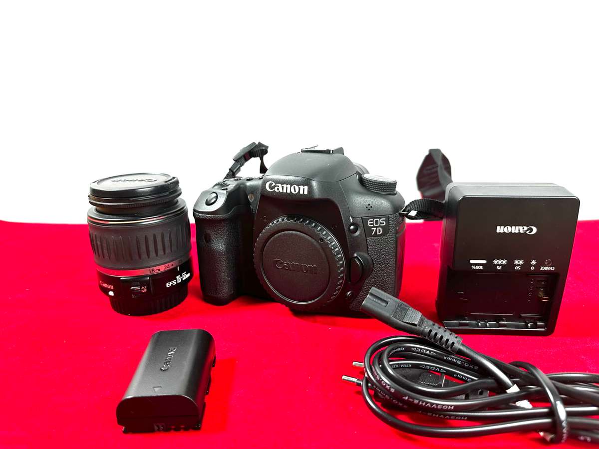 Canon EOS 7D DSLR camera with lens & Accessories  * Canon EOS 7D DSLR Body * Canon 18-55mm kit len