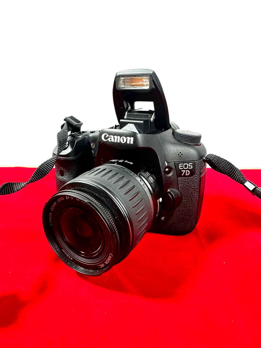 Canon EOS 7D DSLR camera with lens & Accessories  * Canon EOS 7D DSLR Body * Canon 18-55mm kit len
