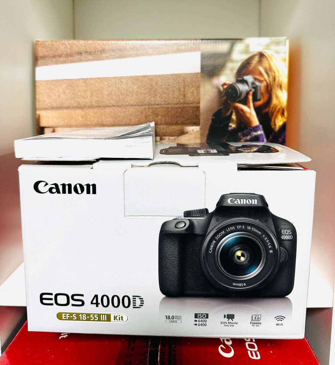 Canon 4000D DSLR camera with lens + Bag and accessories   Canon basically brand new