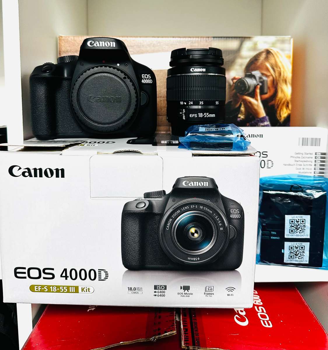 Canon 4000D DSLR camera with lens + Bag and accessories   Canon basically brand new