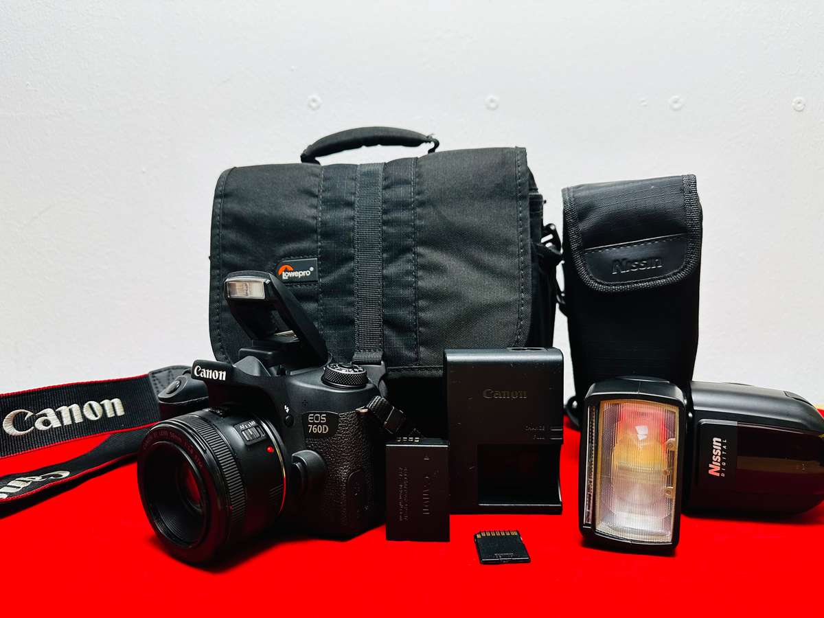 Canon EOS 760D DSLR Camera with Canon 50mm Lens + Nissin Di700A Flashlight and accessories