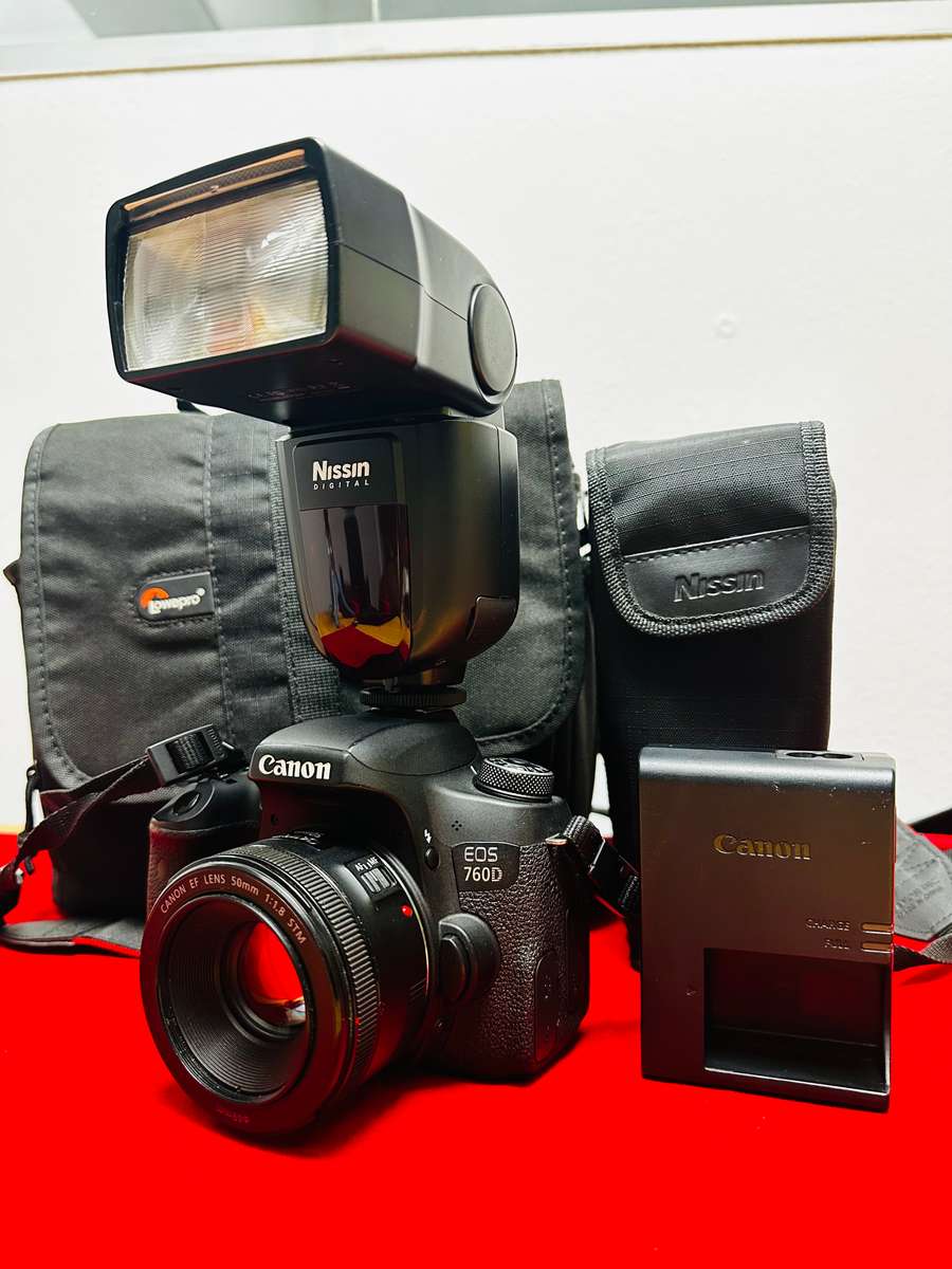 Canon EOS 760D DSLR Camera with Canon 50mm Lens + Nissin Di700A Flashlight and accessories