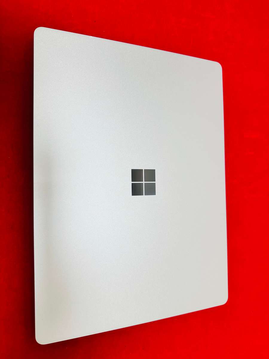 Microsoft Surface Laptop Go 3 Like New! 16GB Ram 256GB SSD Premium Performance in a Compact Design!