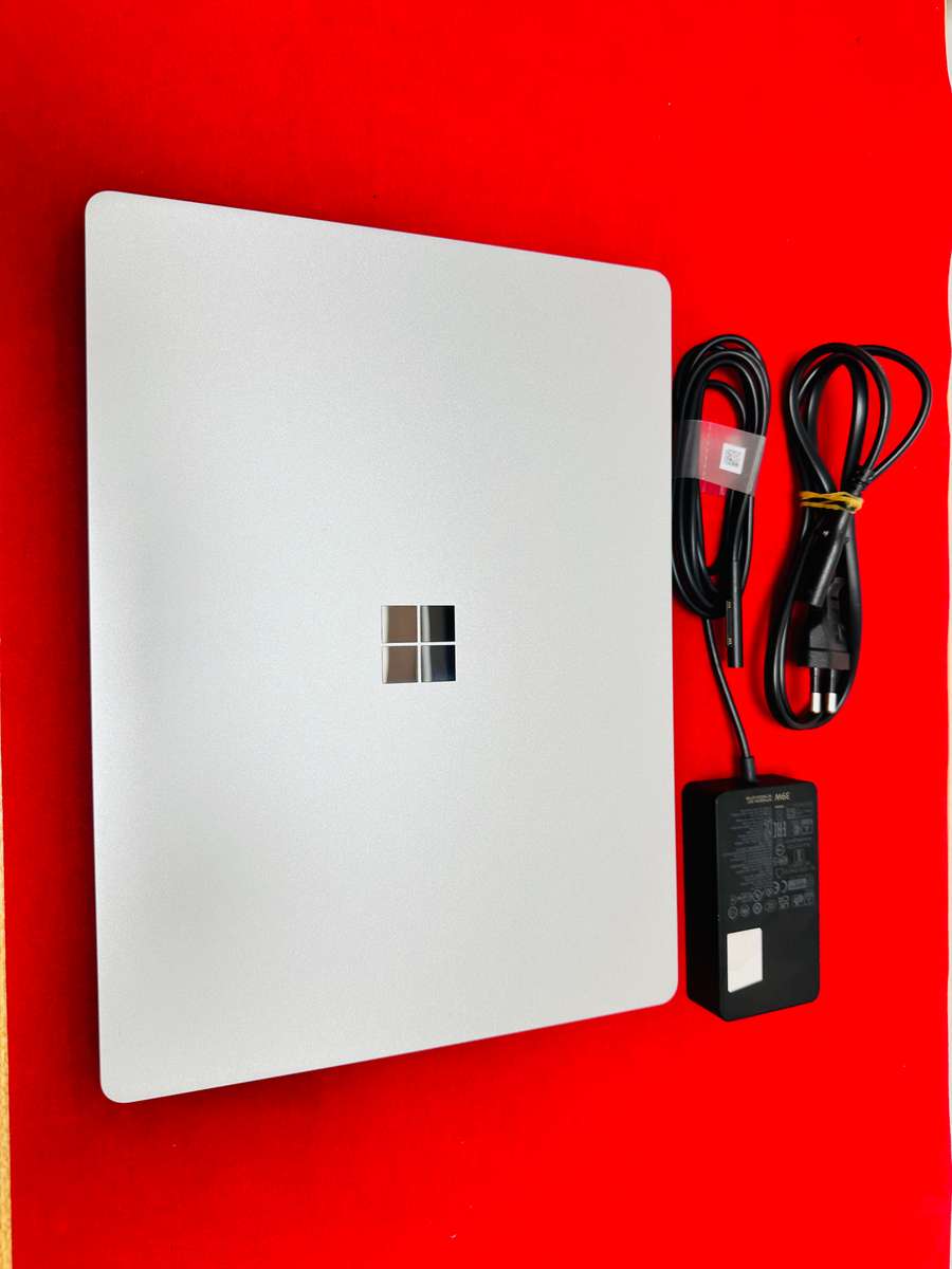 Microsoft Surface Laptop Go 3 Like New! 16GB Ram 256GB SSD Premium Performance in a Compact Design!