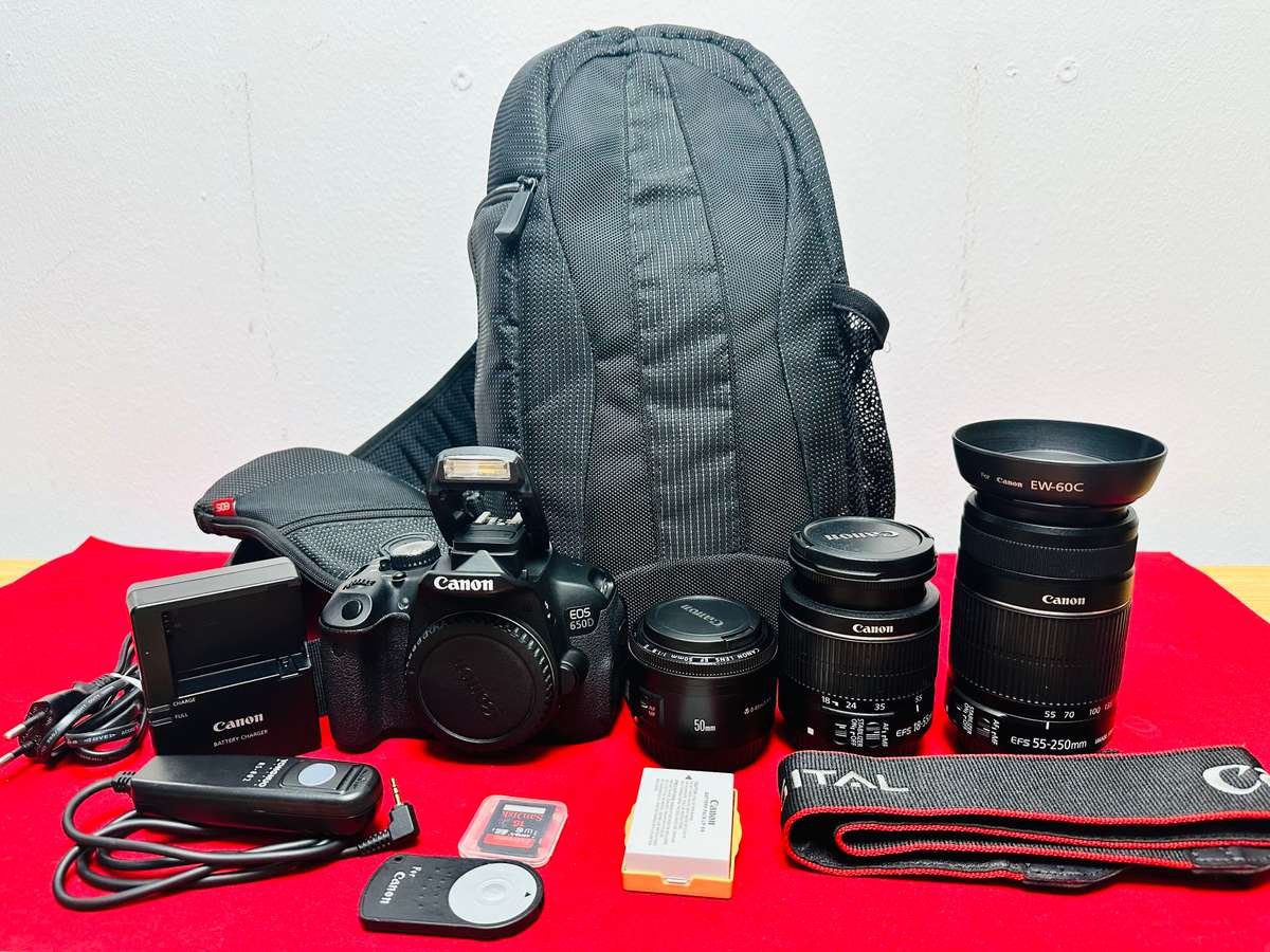 Canon EOS 650D with 3 x Lens & Accessories Excellent condition as new