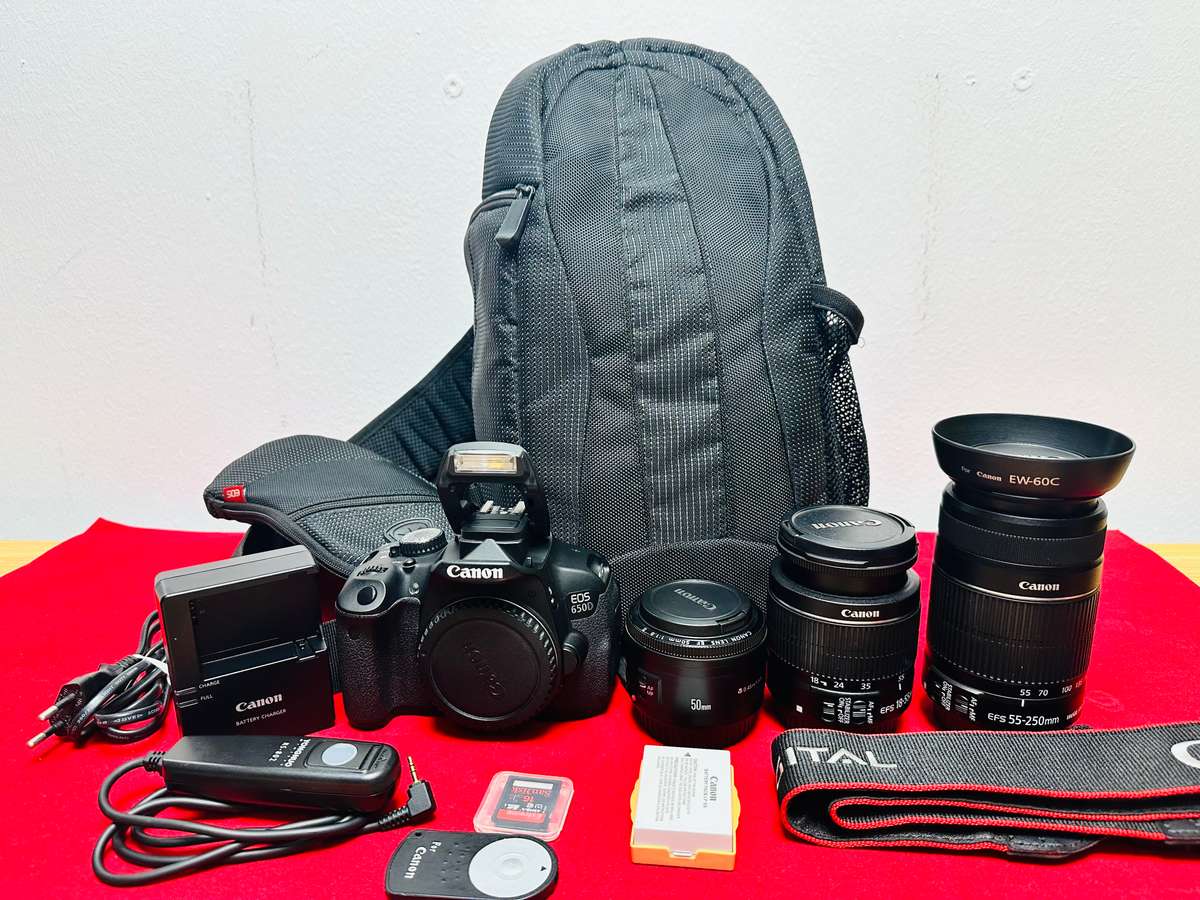 Canon EOS 650D with 3 x Lens & Accessories Excellent condition as new