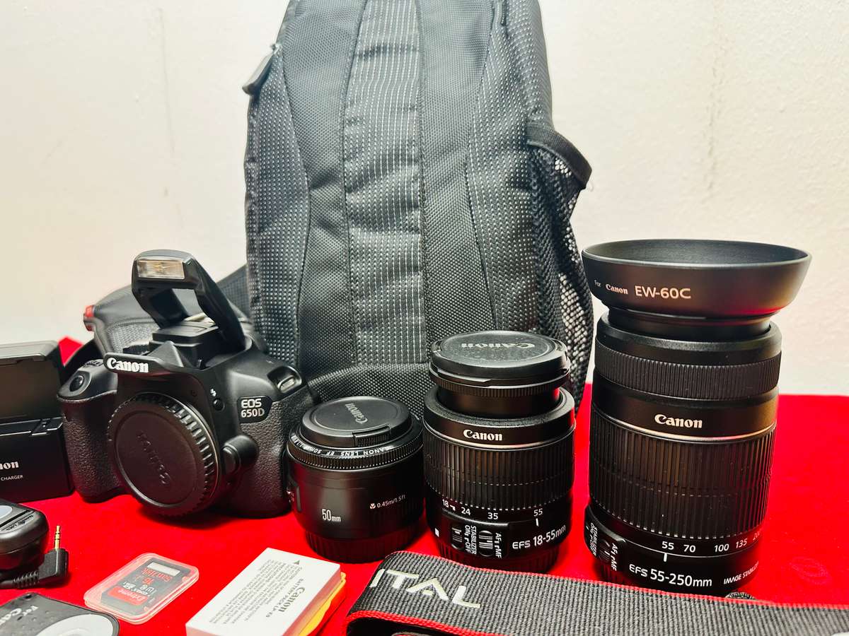 Canon EOS 650D with 3 x Lens & Accessories Excellent condition as new