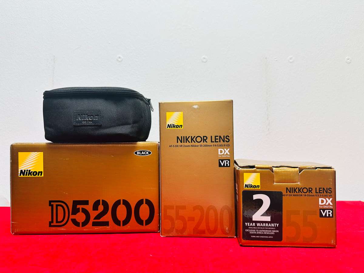 Nikon D5200 DSLR Camera Bundle  Like New (Shutter Count: Only 98!)