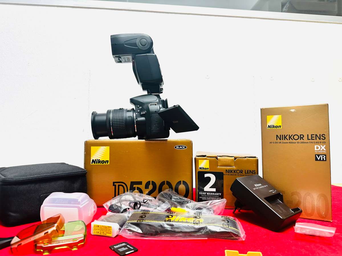 Nikon D5200 DSLR Camera Bundle  Like New (Shutter Count: Only 98!)