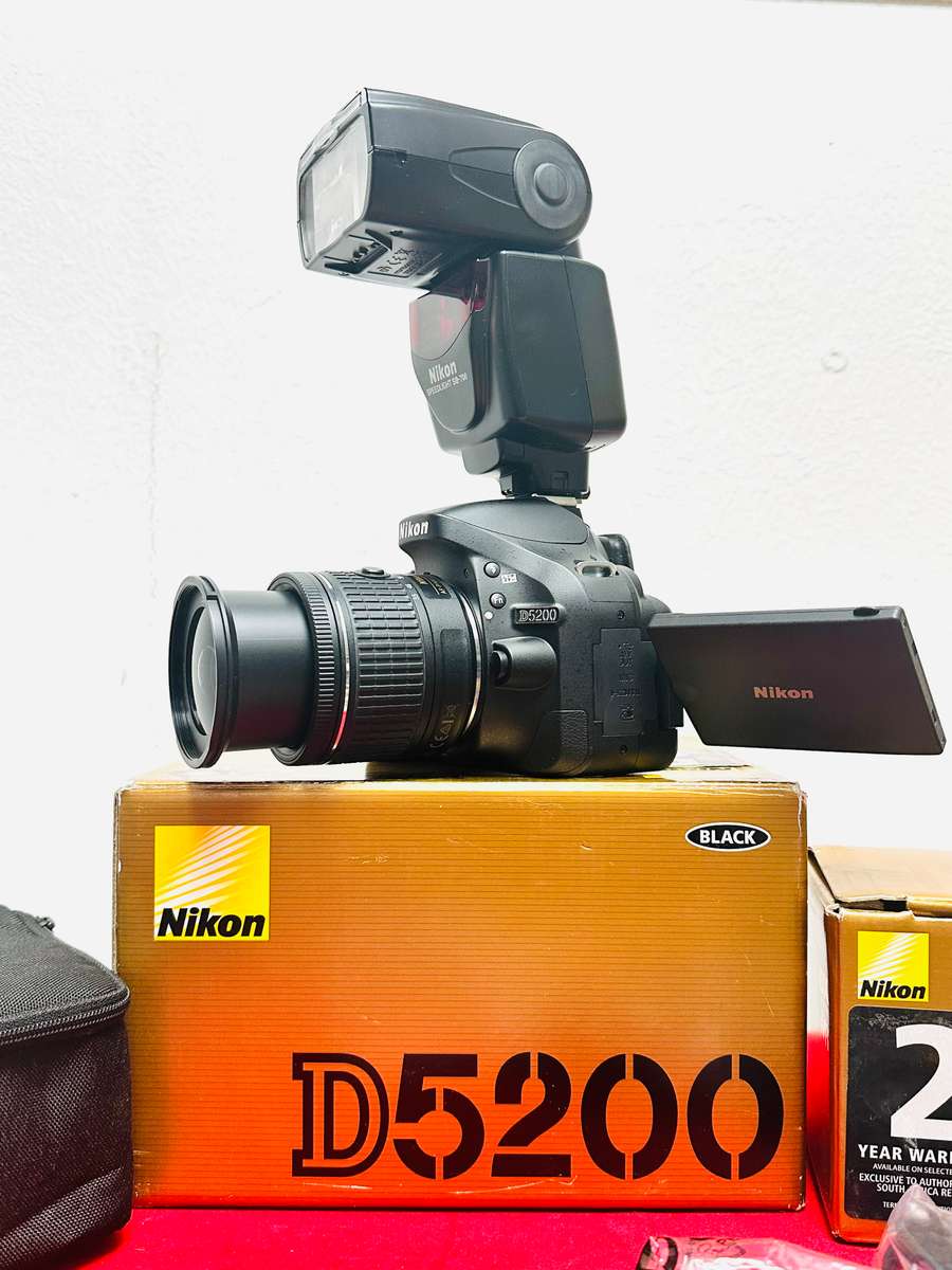 Nikon D5200 DSLR Camera Bundle  Like New (Shutter Count: Only 98!)