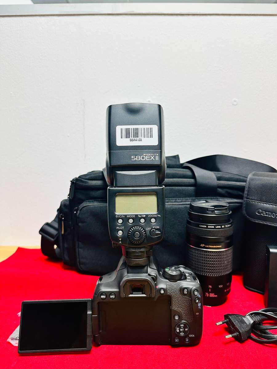 Canon EOS 850D with canon 2x lens and flash light & accessories
