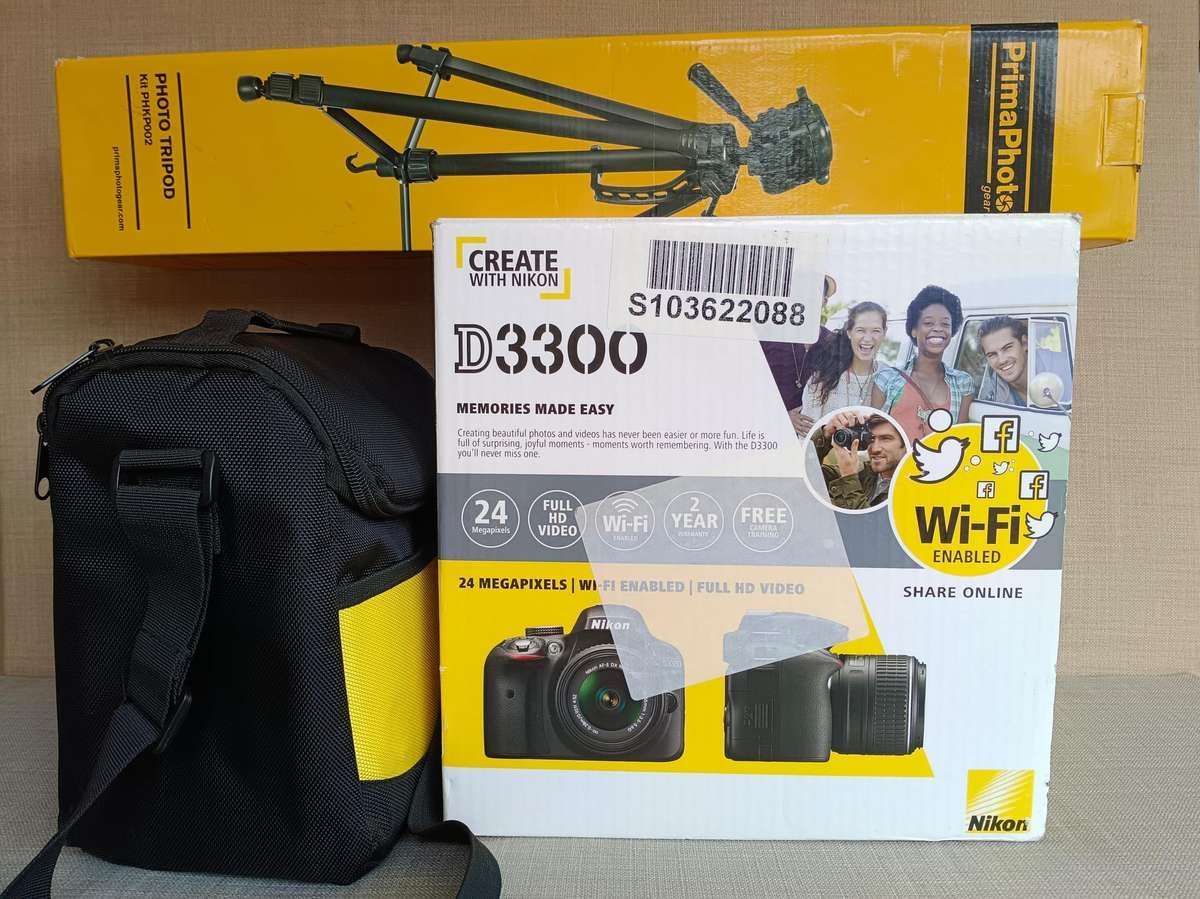 Digital SLR - Nikon D3300 DSLR Camera Kit - Excellent Condition as
