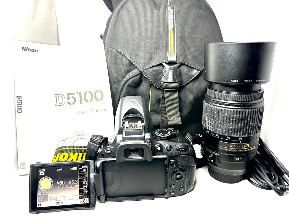 Nikon D5100 with 2x Lens and accessories + Bag