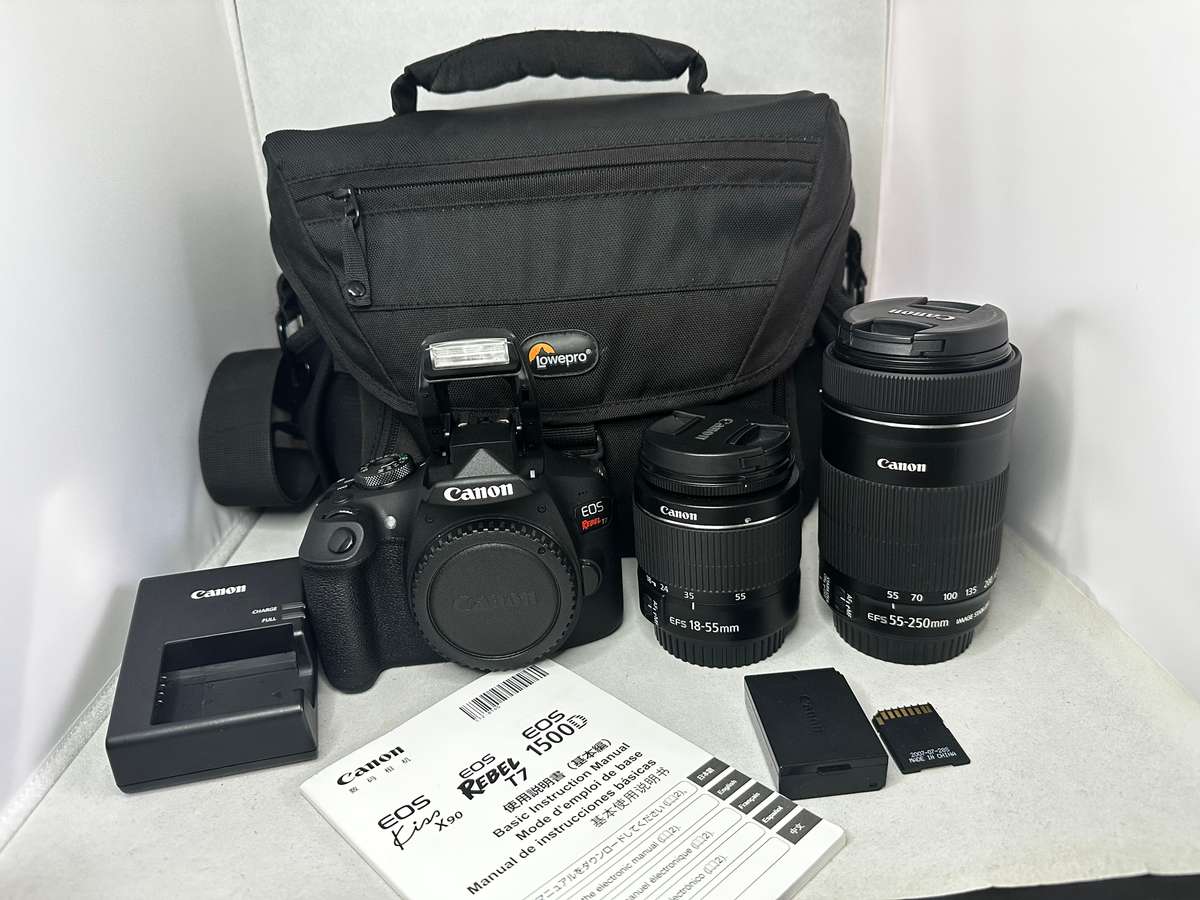 Canon EOS Rebel T7 with 2 lens and accessories  excellent condition as new