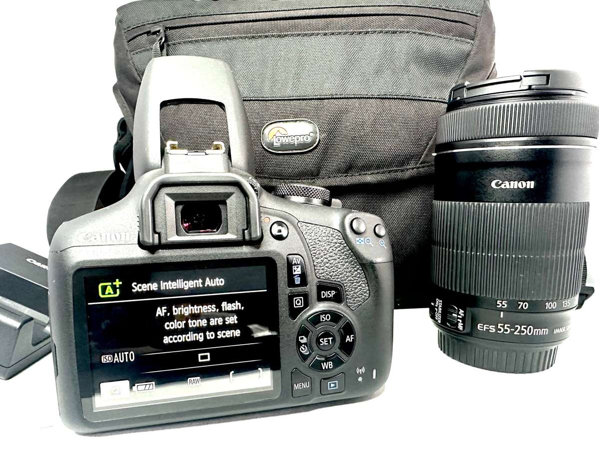 Canon EOS Rebel T7 with 2 lens and accessories  excellent condition as new