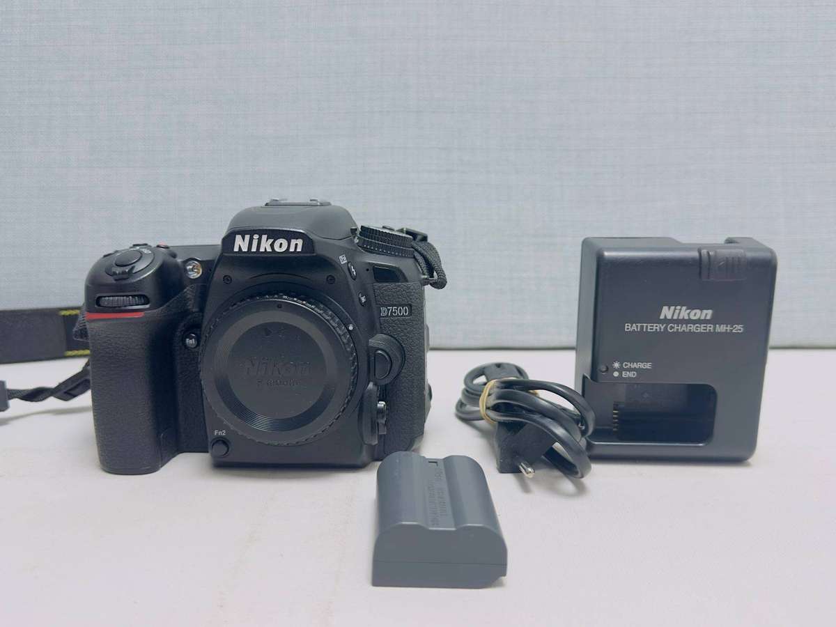 Nikon D7500 DSLR Camera Body  Low Shutter Count (18K)
