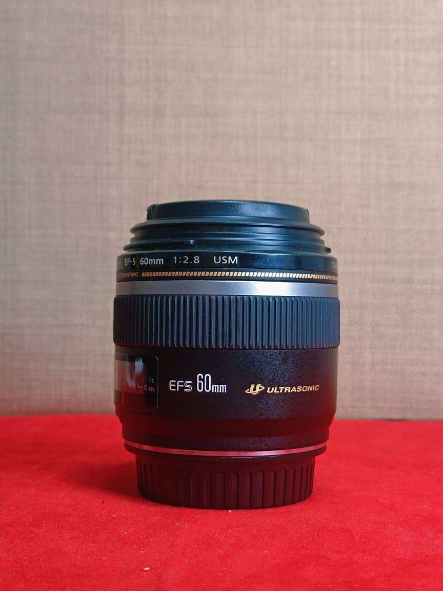 Canon EF-S 60mm f/2.8 USM Macro Lens