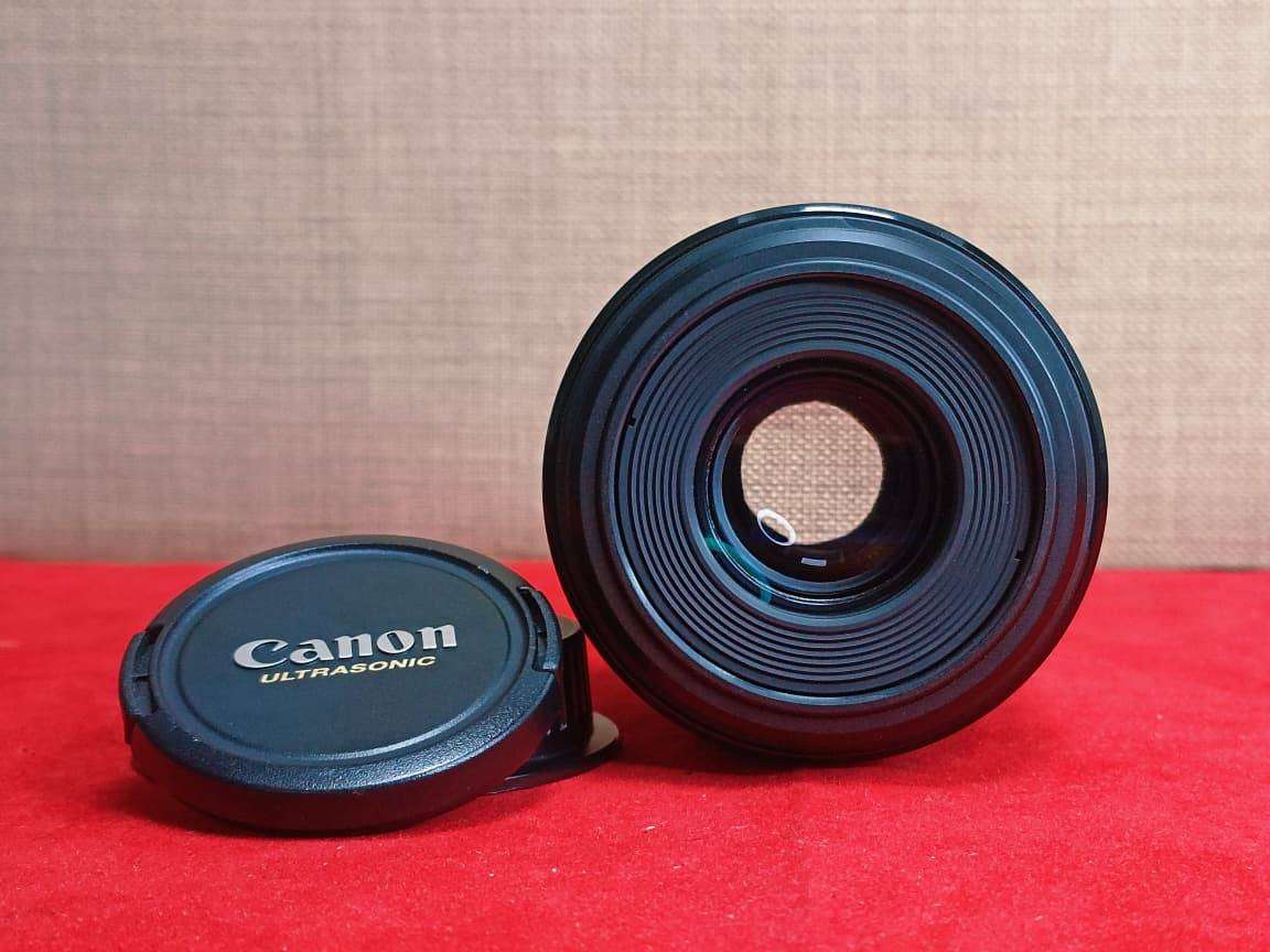 Canon EF-S 60mm f/2.8 USM Macro Lens