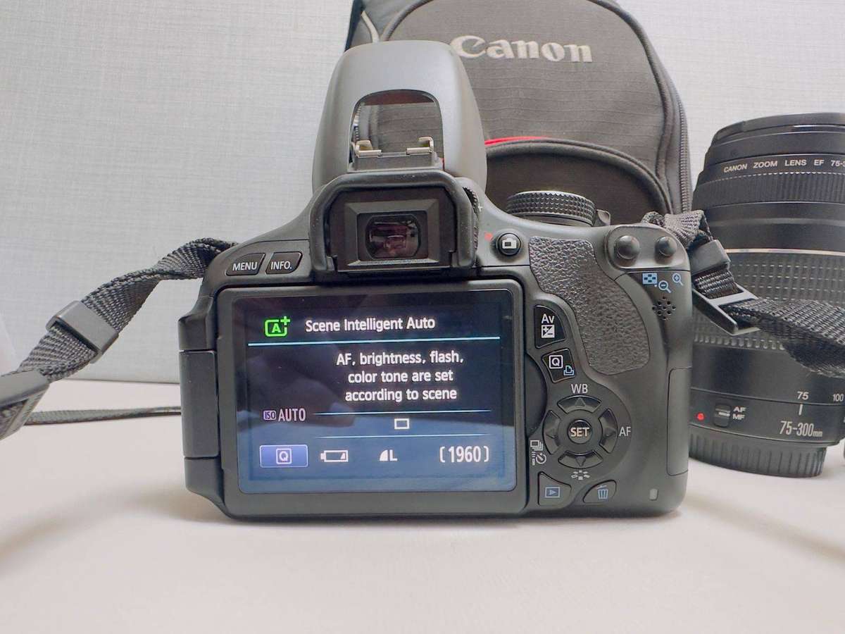 Canon EOS 600D Complete DSLR Camera Kit