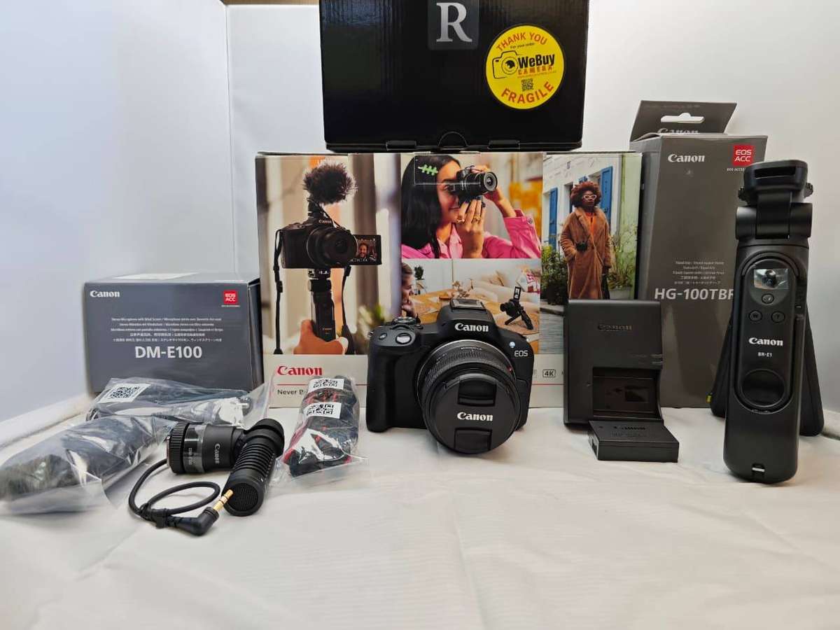 Canon EOS R50 Content Creator Kit  Like New  Only 51 Shutter Actuations