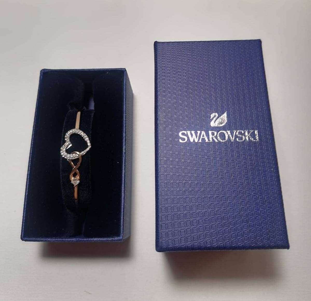 ***Swarovski Infinity Heart Bangle Sku: 5518869***