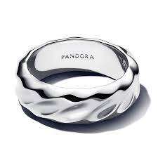 ***Pandora Rippled Wide Band Ring***