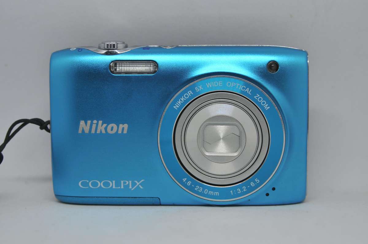 Nikon Coolpix S3100 (Blue) - 14 Megapixels - 5x Optical Zoom