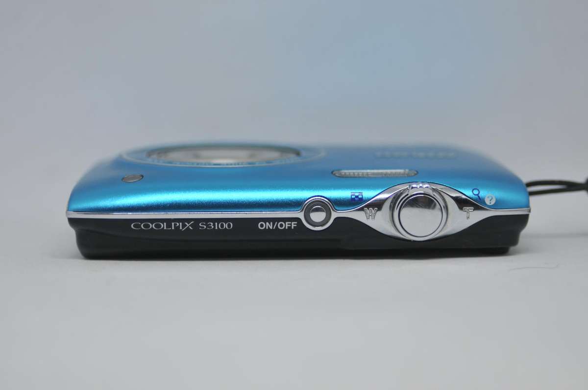Nikon Coolpix S3100 (Blue) - 14 Megapixels - 5x Optical Zoom