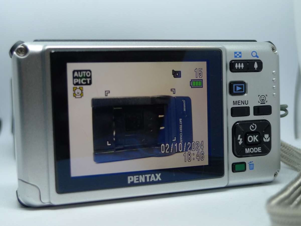 Pentax Optio W80 - 12 Megapixels - 5x Optical Zoom - 16GB SD Card Included