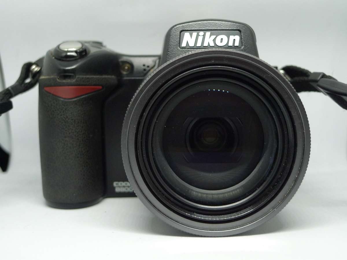 Nikon Coolpix 8800 - 10x Optical Zoom - 8 Megapixels